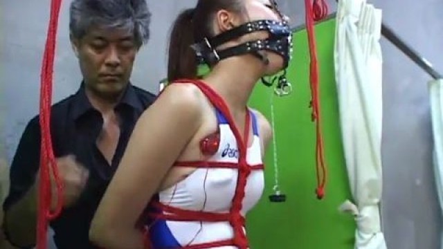 Grupovoy sex in the shower Asian BDSM does blowjob in the shroud end up on your face a lot of sperm
