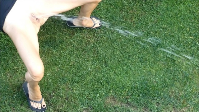 New outdoor power pissing vid she pisses like a fountain jummy